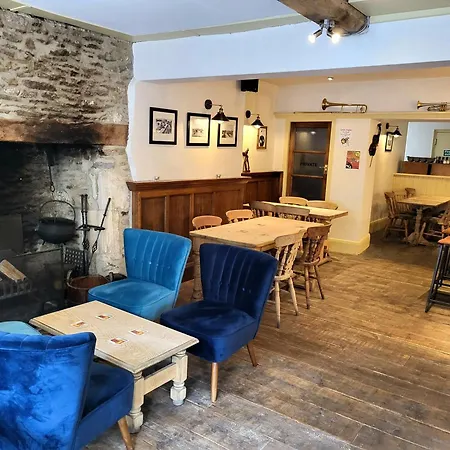 Swan Inn Lechlade-3