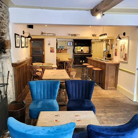 Swan Inn Lechlade-2
